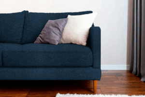 Tecidos rústicos são difíceis de limpar? Tire todas as suas dúvidas sobre a manutenção de linho, algodão e outros.